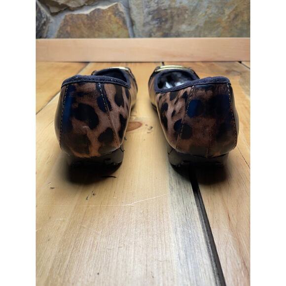 NEW! Women's Leopard Flats w/ Gold Buckle. Work. Dress. Casual Size 6 - Picture 5 of 6